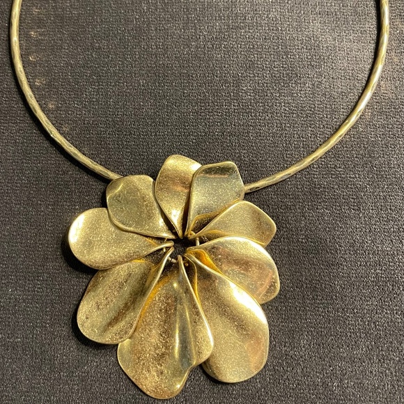 HLM SOHO CHOKER// GOLDTONE //MARKED//HANGS 8 1/2”FROM FRONT TO END OF FLOWER - Picture 1 of 5